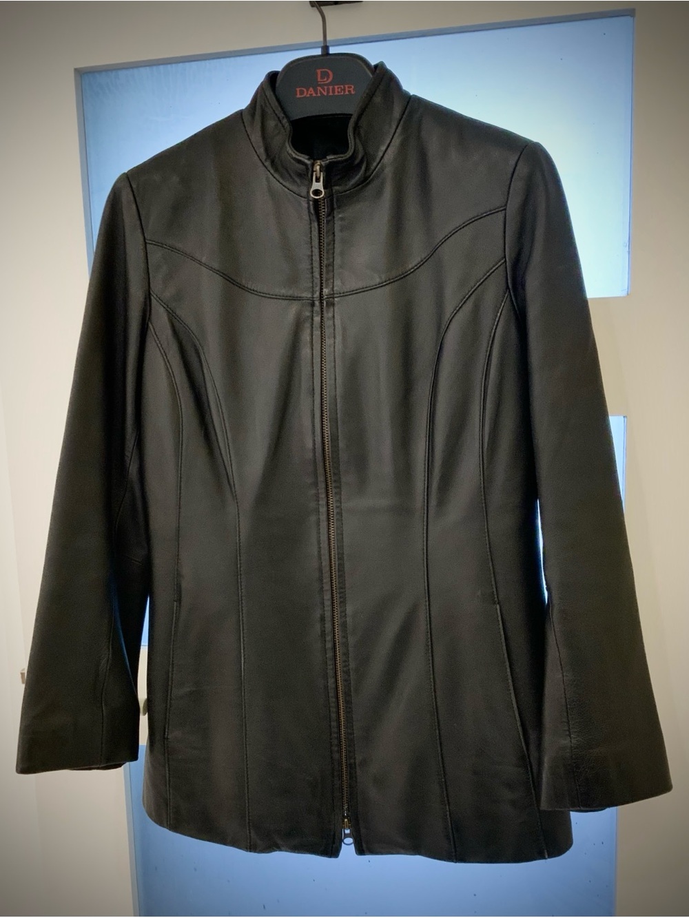 Danier Black Women's Leather Zip-Front Jacket with warm lining  XS size